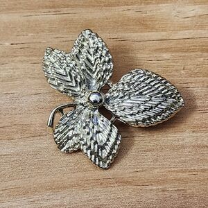 Vintage Gerrys Gold Leaf Brooch